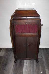 lot A-33 image: Antique Silvertone Victrola Style Cabinet Phonograph with Record Storage