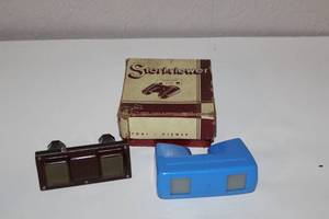 lot 35 image: Vintage Stori-Viewer Stereoscope & Modern Blue Stereo Viewer Set with Box