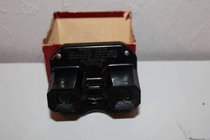 lot 39 image: Vintage Bakelite Stereo Viewer with Original Box