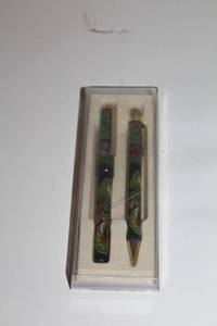 lot 59 image: Decorative Pen and Pencil Set with Ornate Green Design in Case