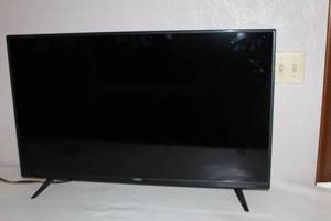 lot 73 image: Vizio 43-Inch Smart TV Model Display3155