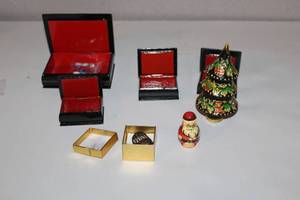 lot 76 image: Holiday Trinket Boxes and Decor Set with Christmas Tree and Santa Figurine