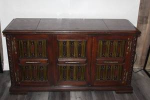 lot 86 image: Vintage Montgomery Ward Airline Stereo Console with Turntable and 8-Track Player