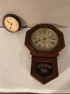 lot 99 image: Collection of 2 Wall Clocks Including Vintage Standard Time Clock and Quartz Clock