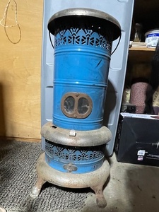 lot B-131 image: Vintage Blue Metal Parlor Stove with Ornate Detailing