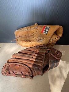 lot 139 image: Pair of Used Leather Baseball Gloves Rawlings and Hutch