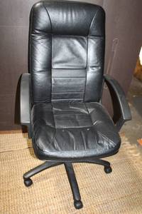 lot 167 image: Black Faux Leather Rolling Office Chair with Armrests