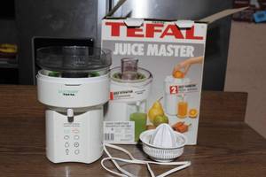 lot 179 image: Tefal Juice Master Juice Extractor and Squeezer with Box