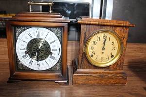 lot 185 image: Pair of Vintage Wooden Mantel Clocks with Brass Accents