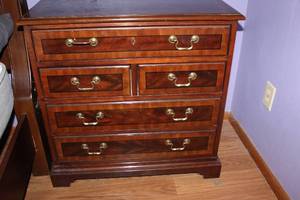 lot 195 image: Wooden 5-Drawer Dresser with Brass Handles