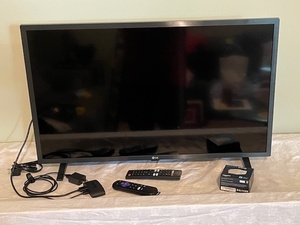 lot A-4 image: LG 32-Inch LED TV with Roku Express 4K and Amazon Smart Plug