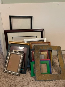 lot 7 image: Collection of Assorted Picture Frames in Various Sizes and Styles
