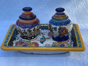 lot 64 image: Talavera Mexico Hand-Painted Salt and Pepper Shakers with Tray