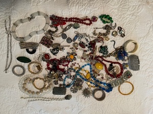 lot 81 image: Large Vintage and Costume Jewelry Lot Necklaces Bracelets Earrings Brooches