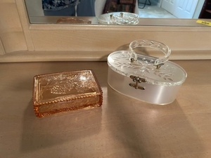 lot 111 image: Vintage Glass Trinket Box and Lucite Vanity Box Set