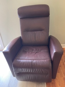 lot A-115 image: Himolla Brown Leather Recliner Chair with High Back