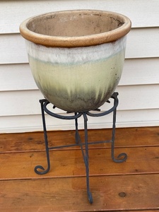 lot 135 image: Ceramic Planter with Decorative Metal Stand