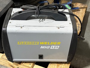 lot 15 image: Flux core MIG 125 Welder