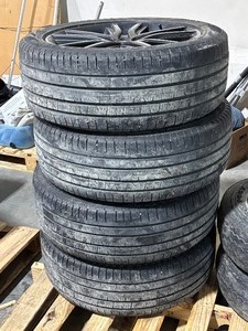 lot 19 image: 20 Rims and Tires off 2021 Ford Edge