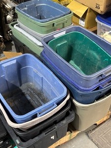lot 52 image: Totes (no lids)