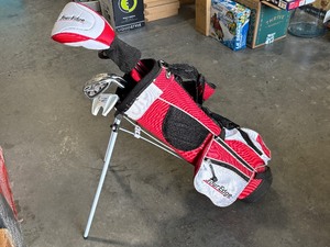 lot 23 image: Childs Golf Clubs