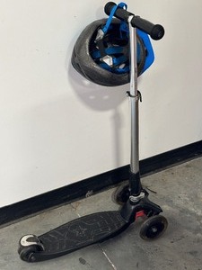 lot 24 image: Childs Scooter with Helmet