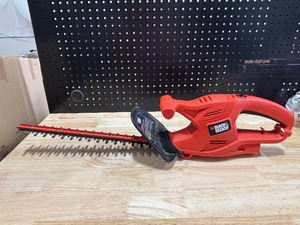 lot 26 image: Black. & Decker Hedge Trimmer
