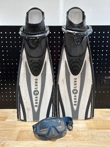 lot 41 image: Scuba Fins