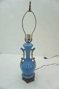 lot 23 image: Vintage Mid-Century Table Lamp