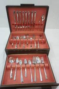 lot 26 image: 1881 Rogers Flatware. Silver Plate. In Original Box