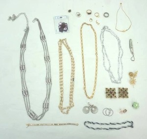 lot 34 image: Fashion Jewelry Lot