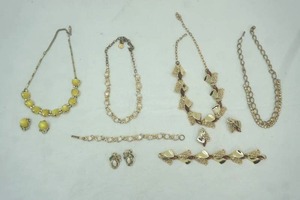lot 41 image: Gold Toned With Stones Jewelry Sets