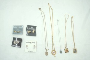 lot 45 image: Necklaces (5ct) and Earrings (4ct)