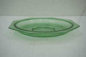 lot 63 image: Vintage Green Depression Glass Serving Plate 10.5 diameter
