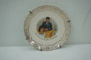 lot 64 image: Vintage President and Mrs. John F. Kennedy Plate