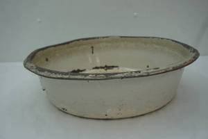 lot 70 image: Antique Enamelware Wash Basin 18 diameter