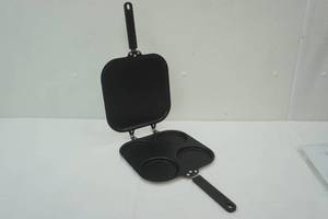 lot 72 image: Perfect Pancake Pan NEW