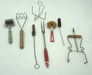 lot 76 image: Vintage Kitchen Utensils and Cleaning Tools