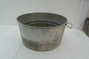 lot 77 image: VintageAntique Galvanized Wash Tub
