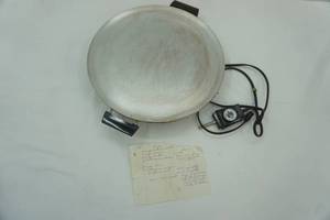 lot 81 image: Vintage Lefse Griddle