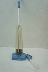 lot 85 image: Ewbank Cascade Manual Carpet Shampooer and Hand-Held