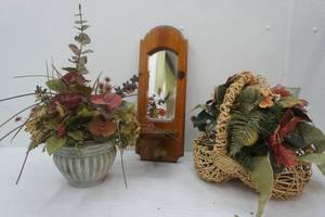 lot 87 image: Home Decor