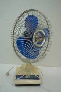 lot 94 image: Galaxy 12 table fan