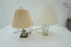 lot 98 image: (2ct) Vintage Table Lamps