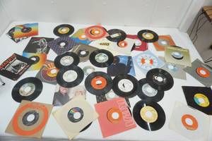 lot 109 image: Vintage Collection of 45 Records