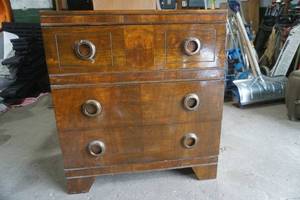lot 17 image: AntiqueVintage 3-Drawer Dresser