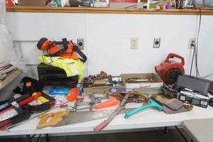 lot 140 image: Large Collection of Hardware-Vintage & Modern Items