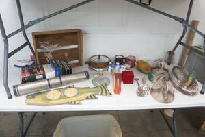 lot 141 image: Large Collection of Vintage Items