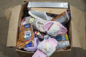 lot 142 image: Large Lot ALL NEW, food items, slippers, Christmas decor and more