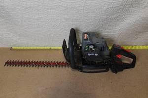 lot 1 image: Craftsman 18in Gas Bushwacker Hedge Trimmer 18cc
